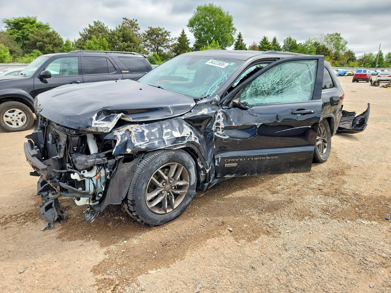 Salvage Jeep Cherokee Image
