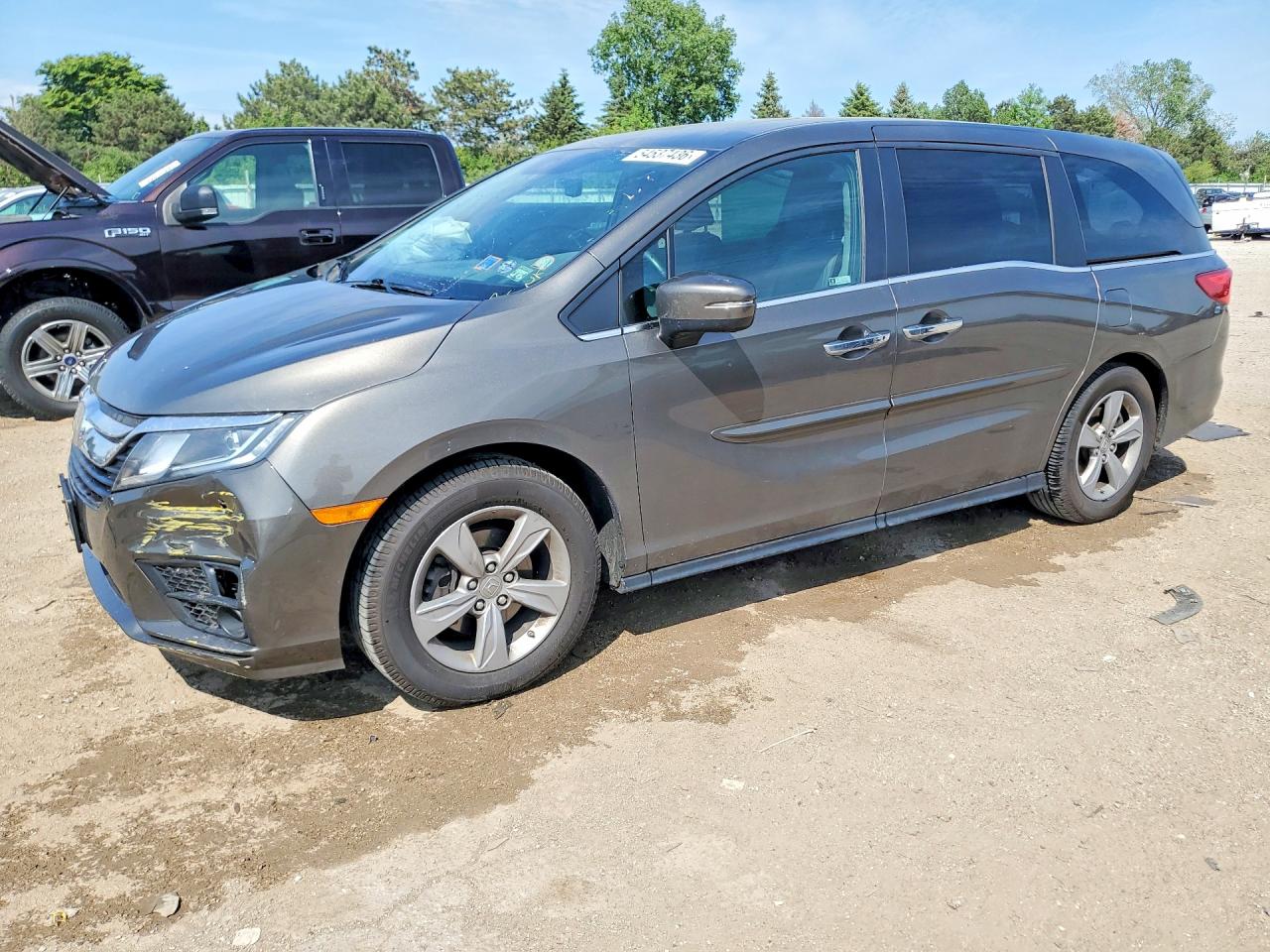 Salvage Honda Odyssey Image
