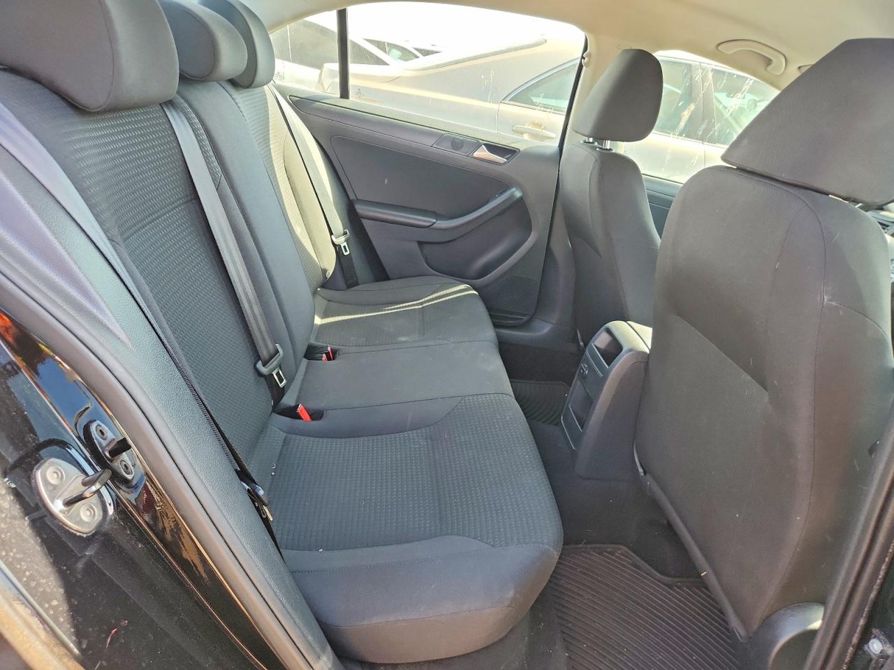 Volkswagen Jetta Base