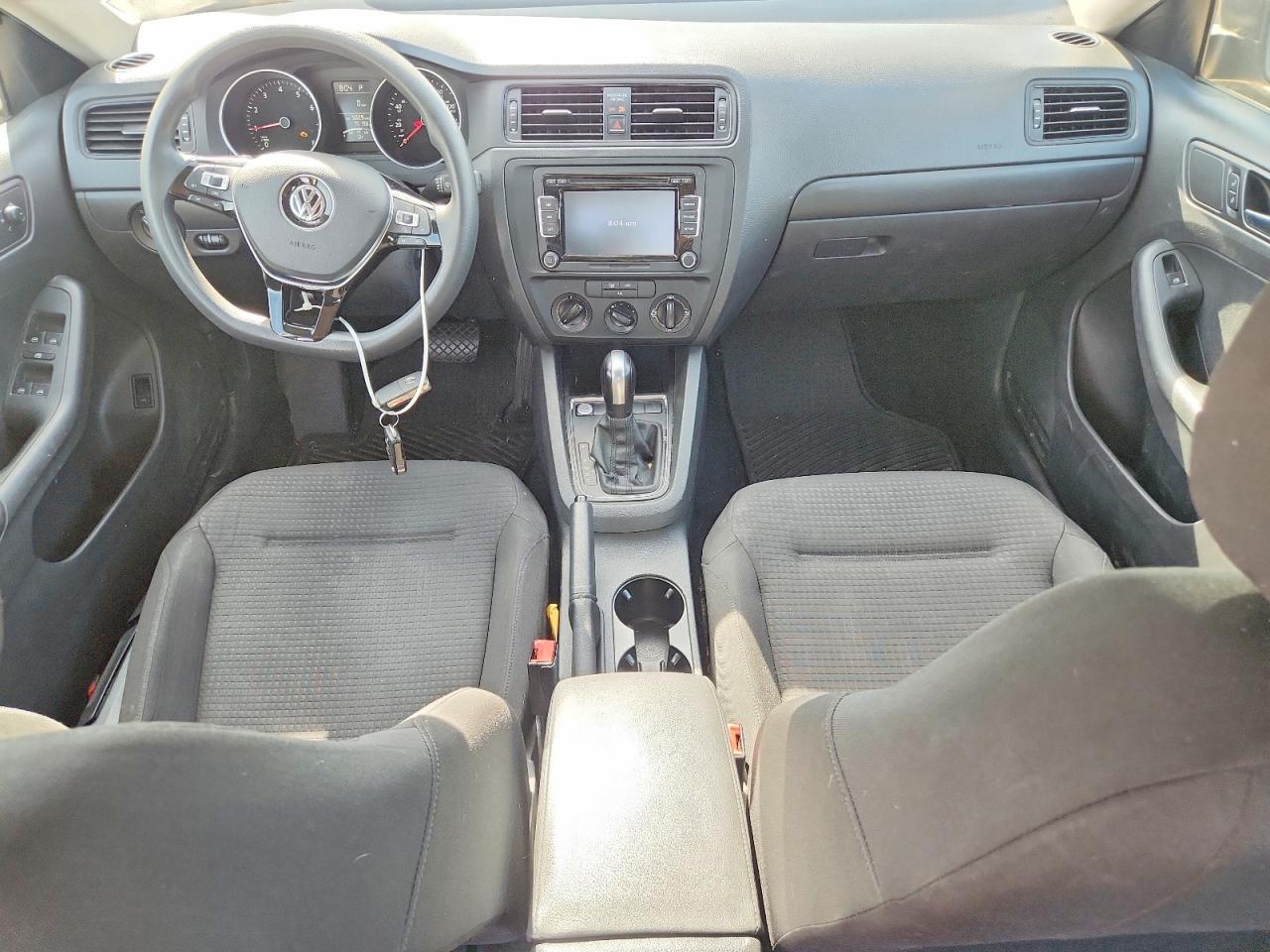 Volkswagen Jetta Base