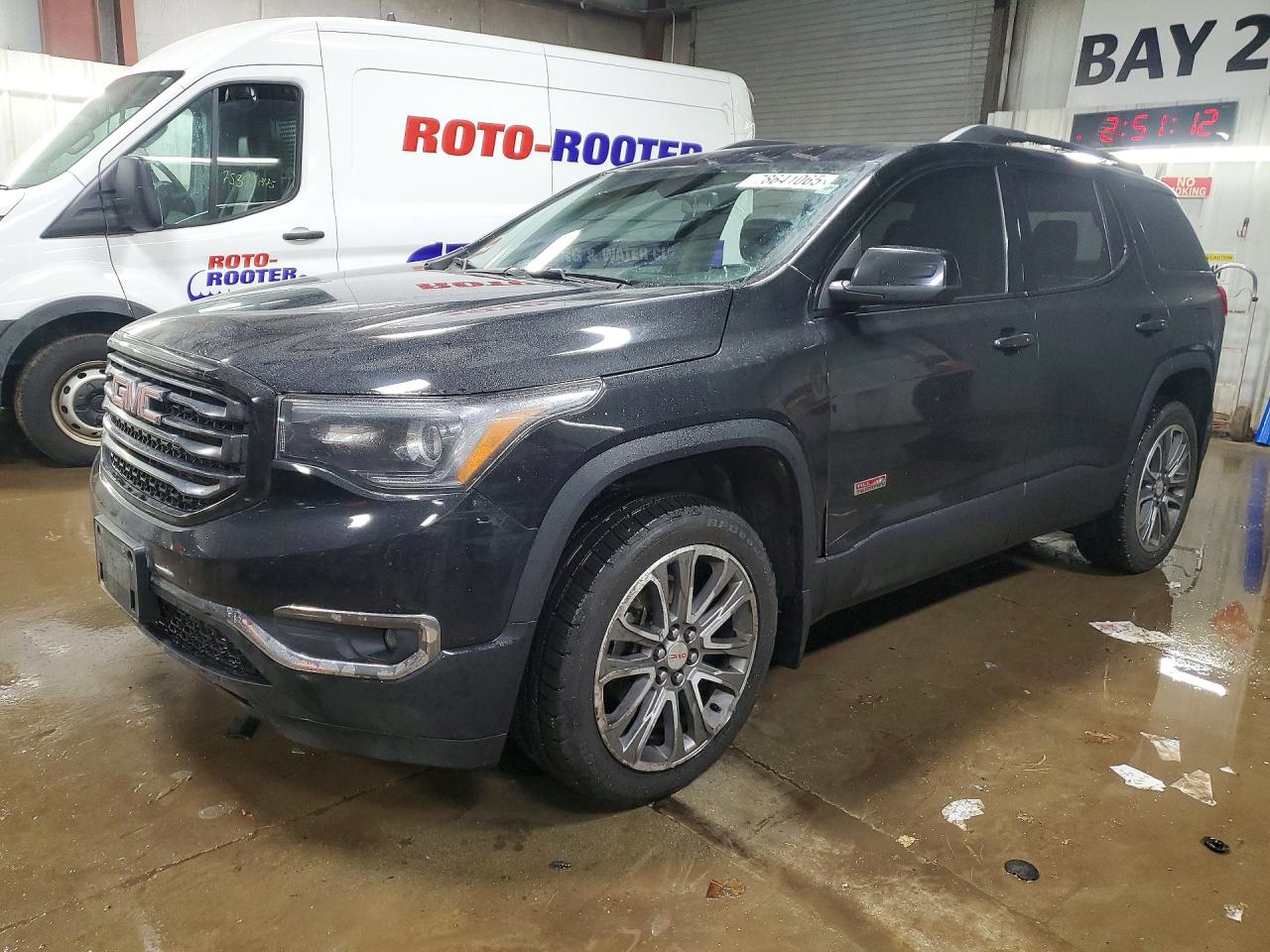 Salvage GMC Acadia Image