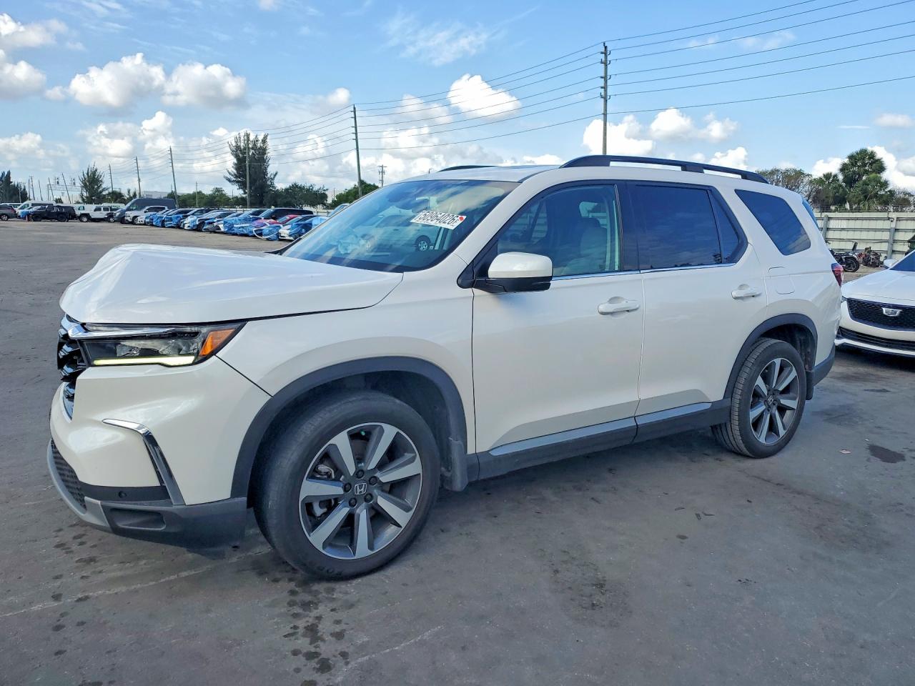 Salvage Honda Pilot Image