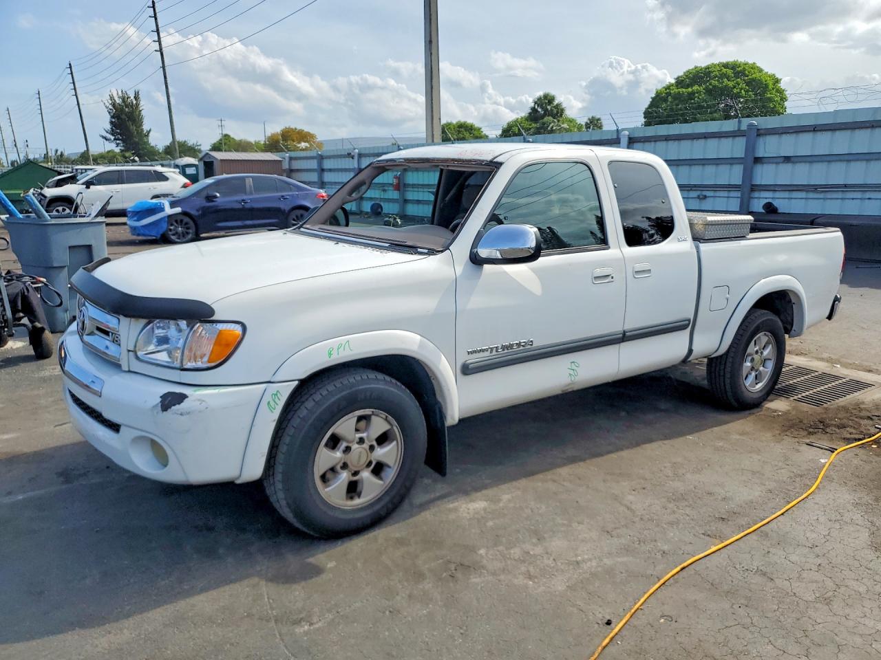 Salvage Toyota Tundra Image