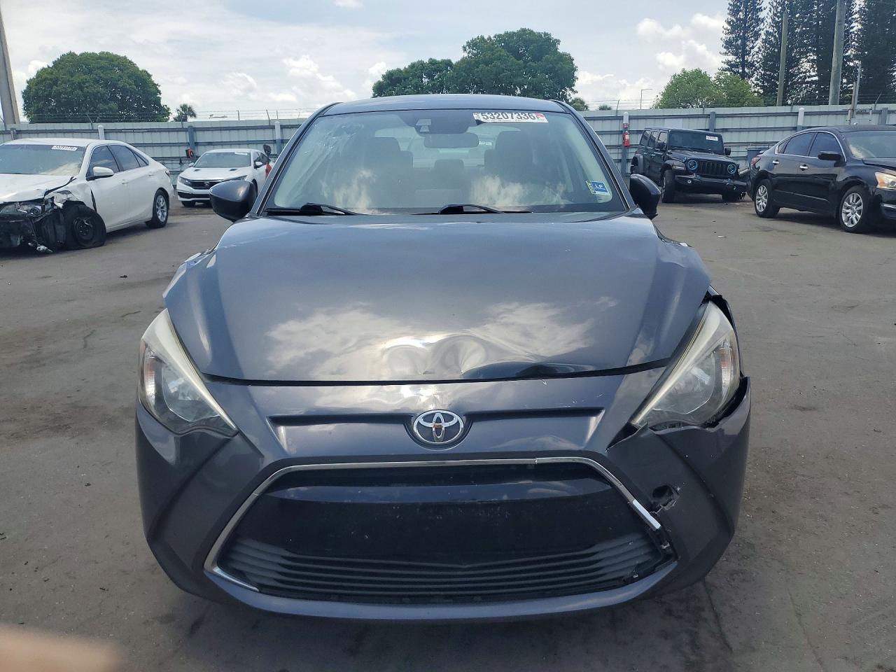 Toyota Yaris Base