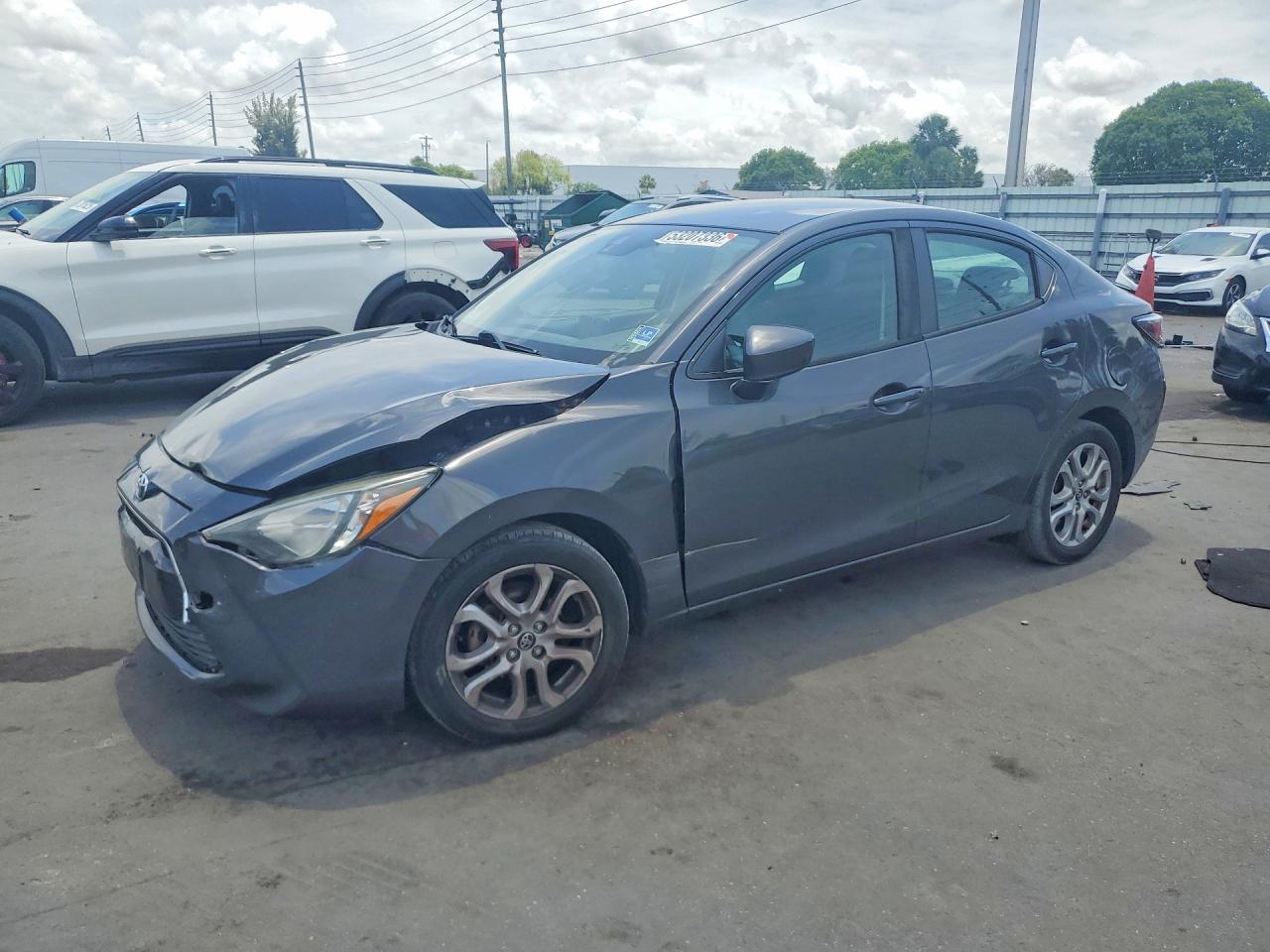Salvage Toyota Yaris Image