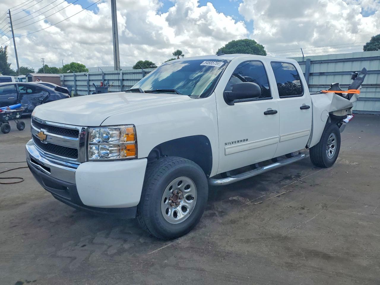 Salvage Chevrolet Silverado Image