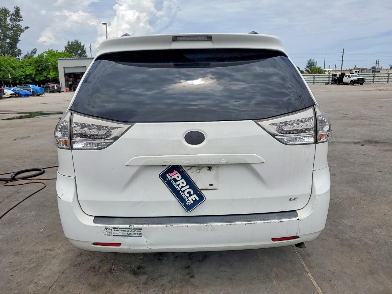 Toyota Sienna Le