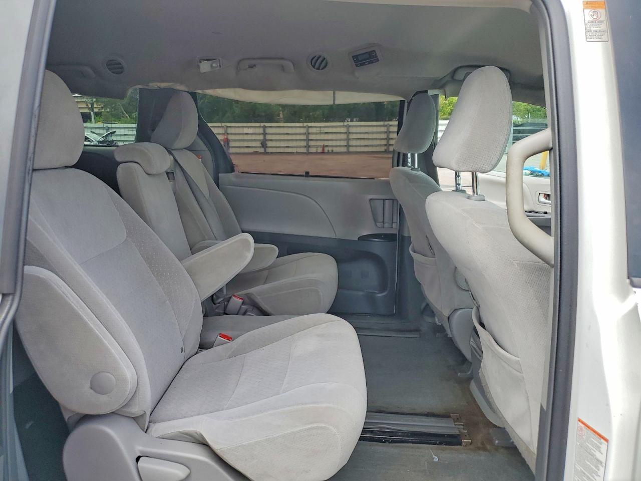 Toyota Sienna Le