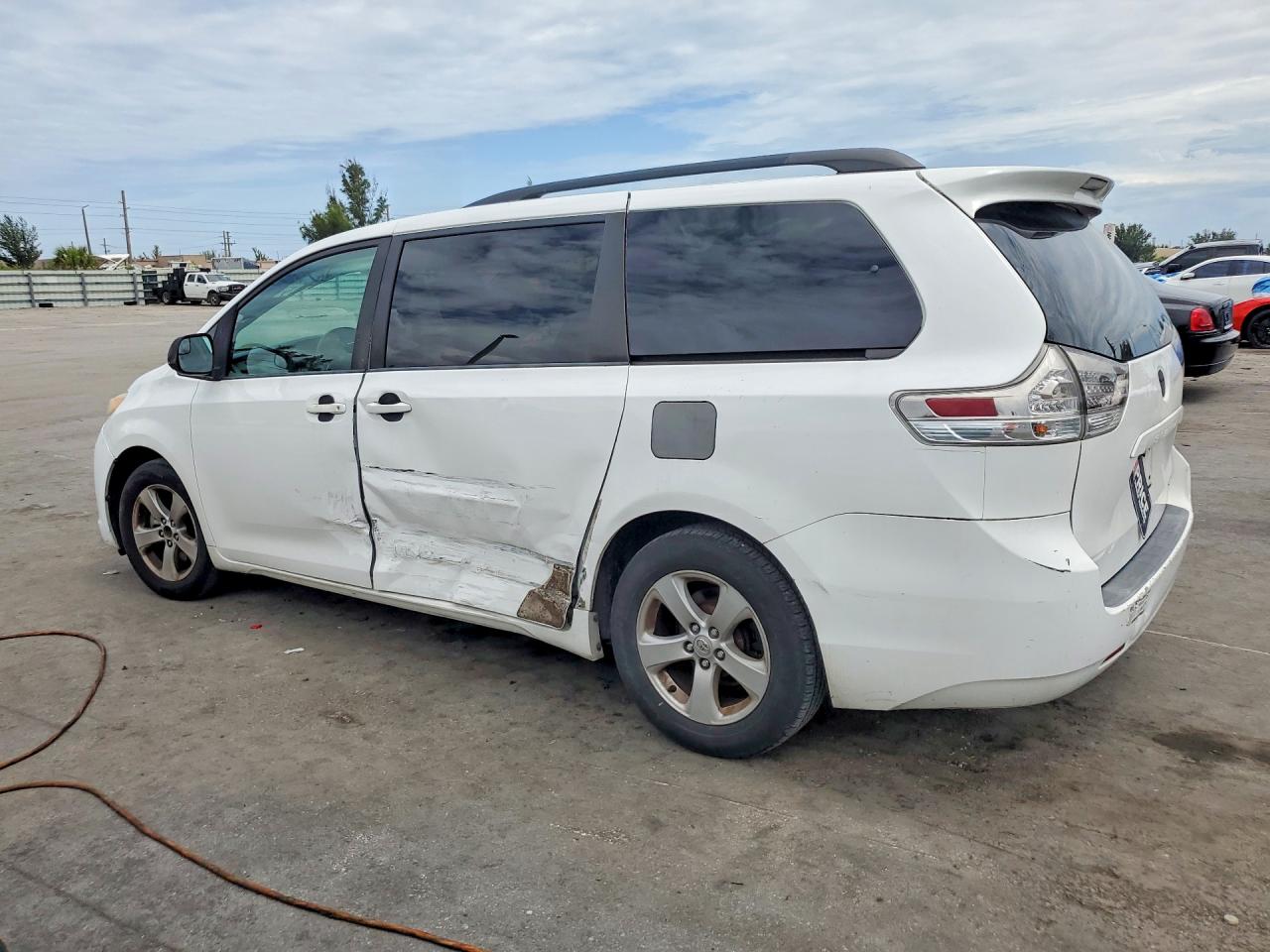 Toyota Sienna Le