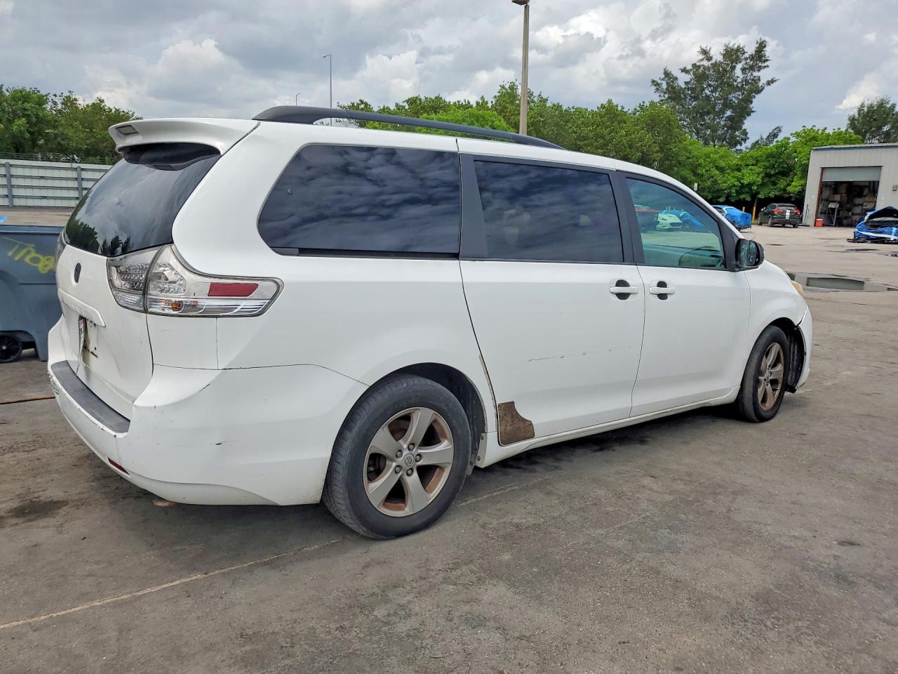 Toyota Sienna Le