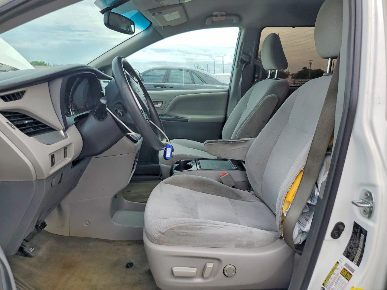 Toyota Sienna Le