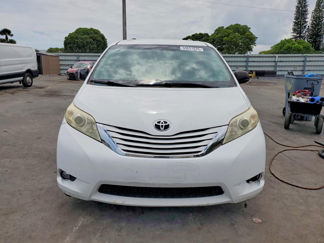 Toyota Sienna Le