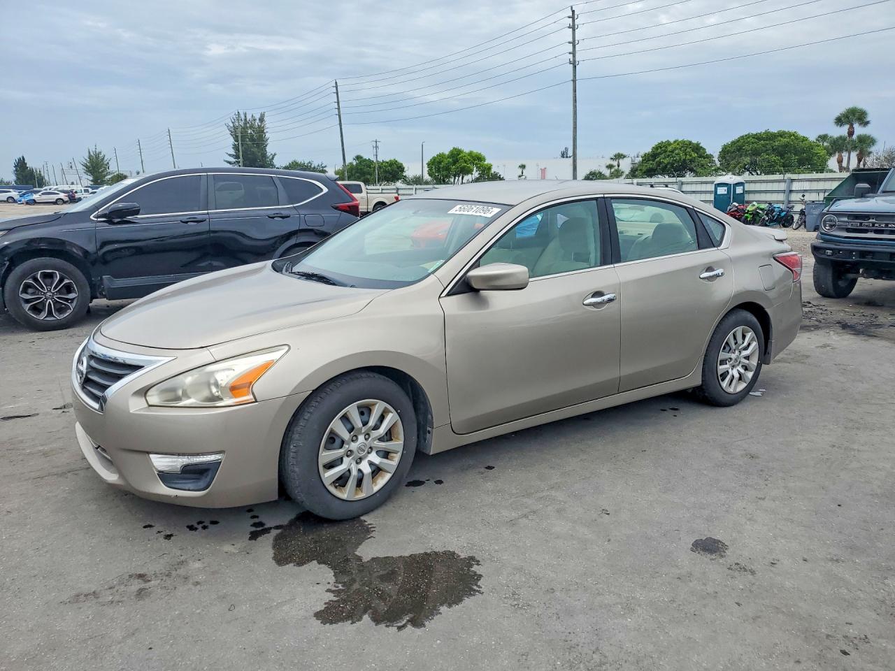 Salvage Nissan Altima Image