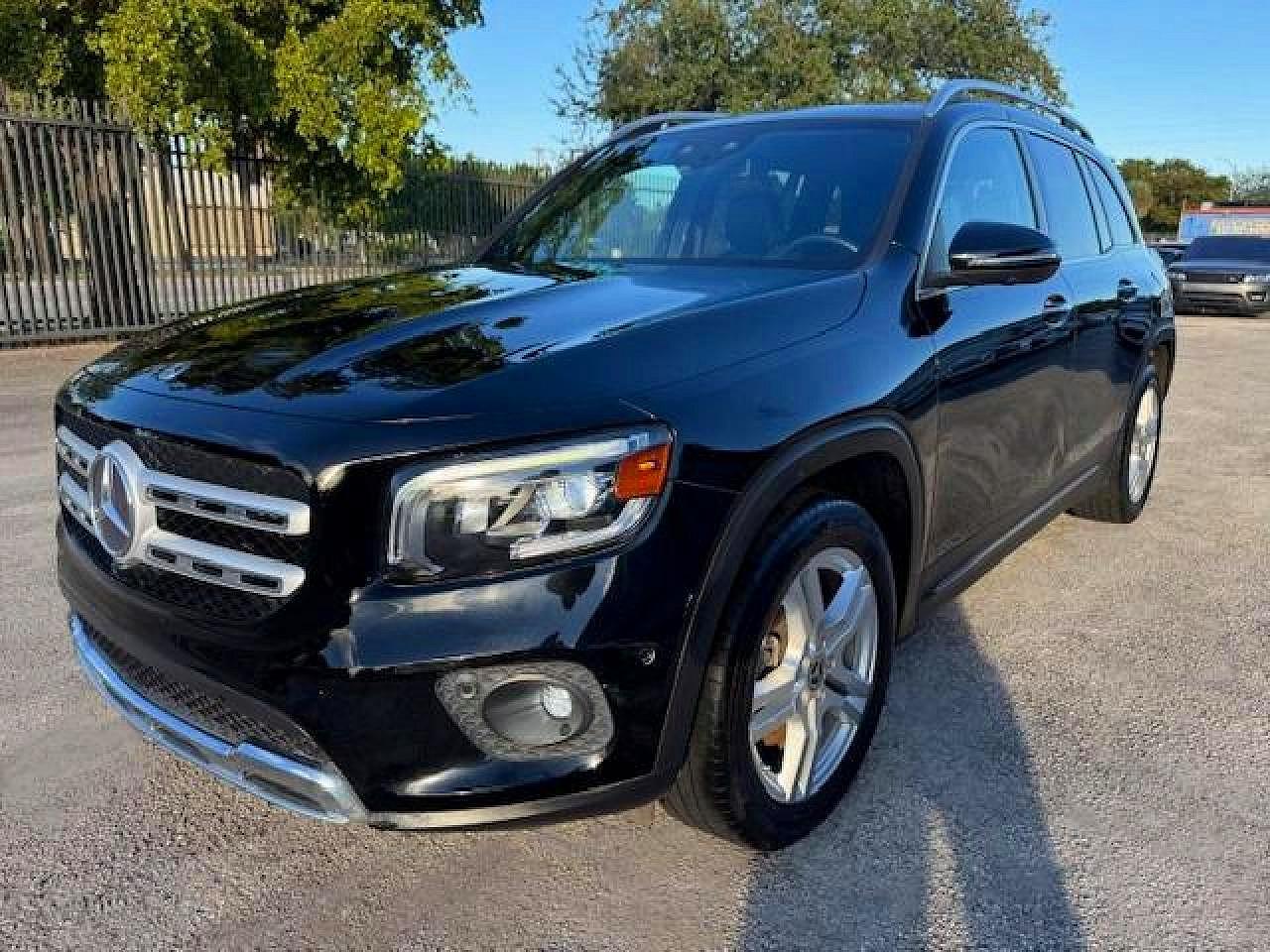 Salvage Mercedes-Benz GLB Image