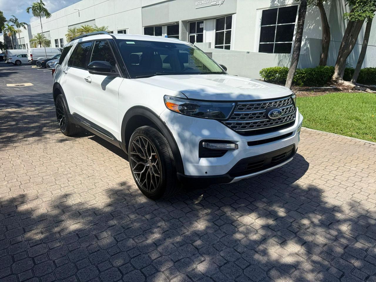 Salvage Ford Explorer Image