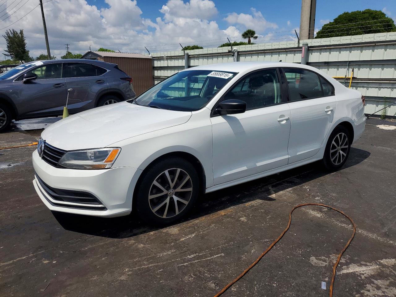 Salvage Volkswagen Jetta Image