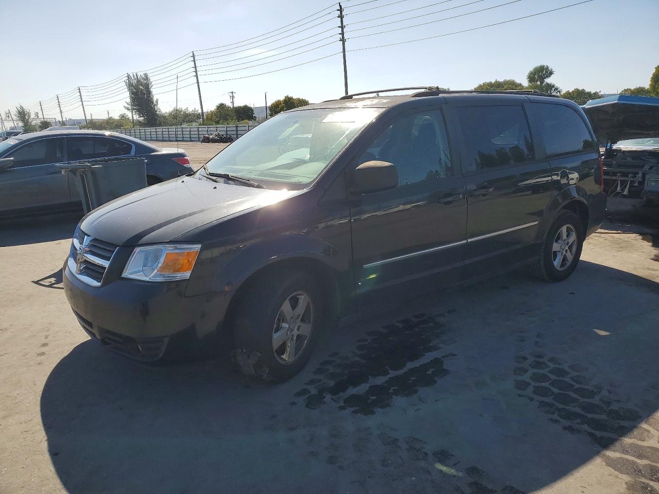 Salvage Dodge Caravan Image
