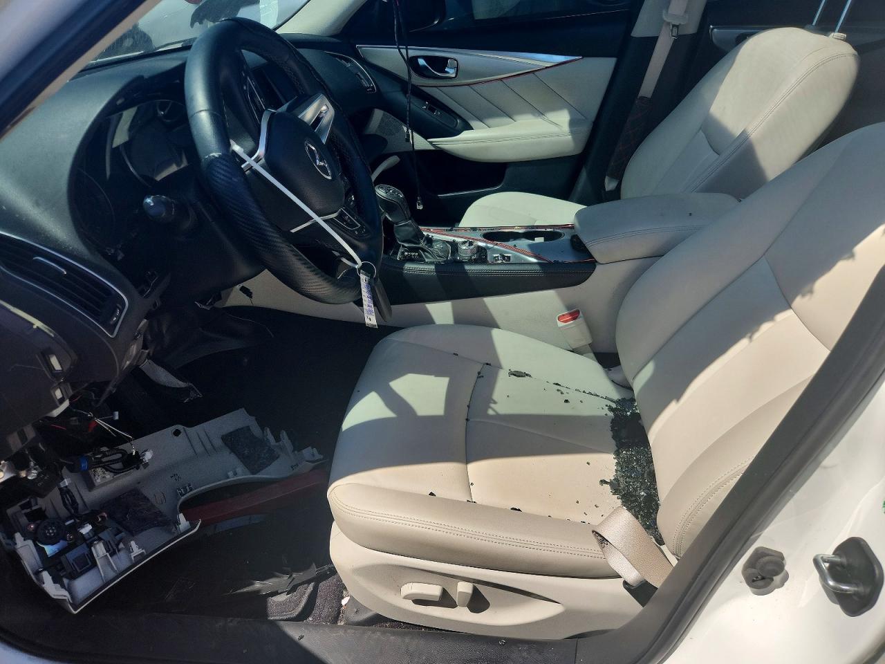INFINITI Q50 Luxe