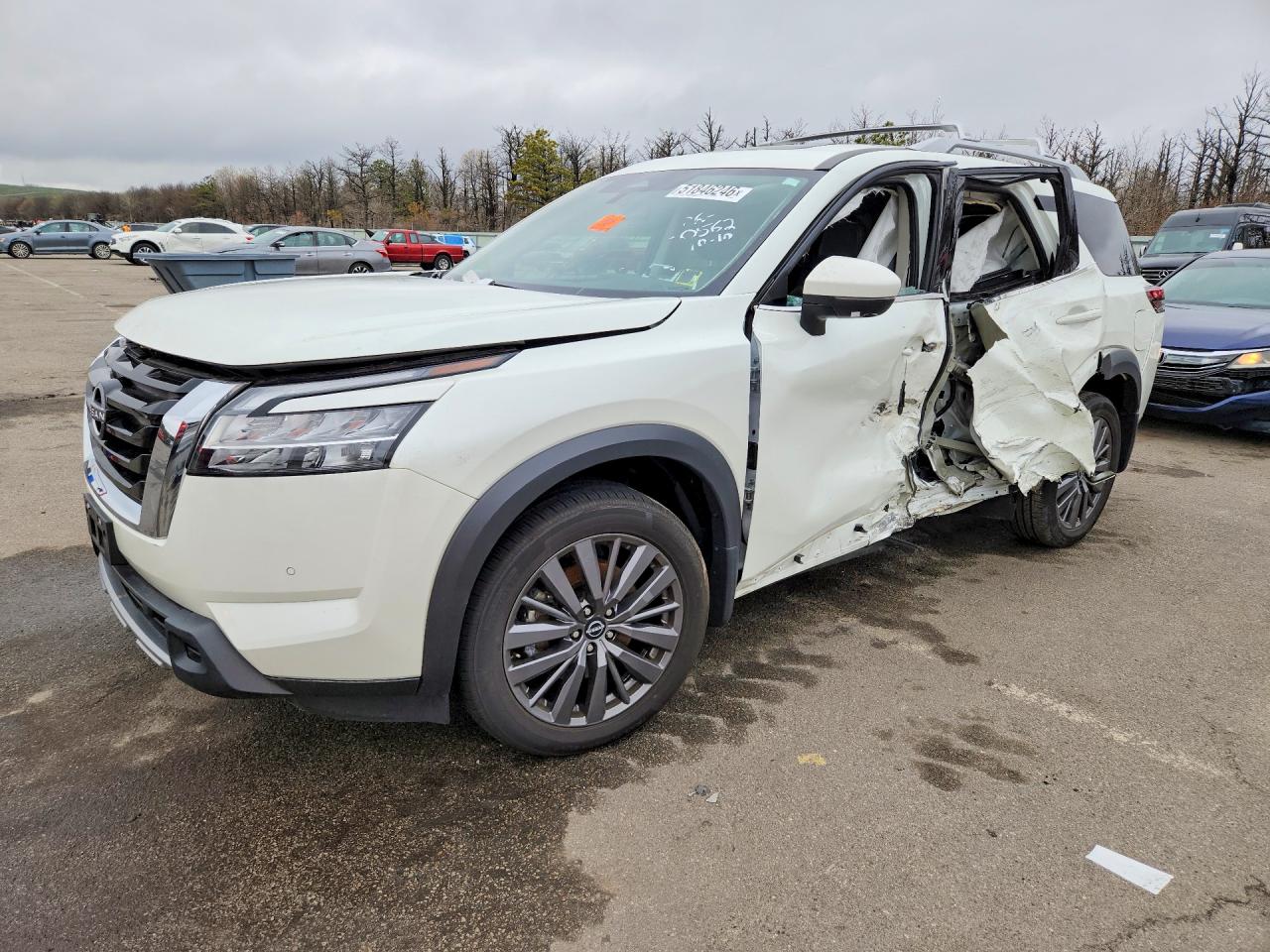 Salvage Nissan Pathfinder Image
