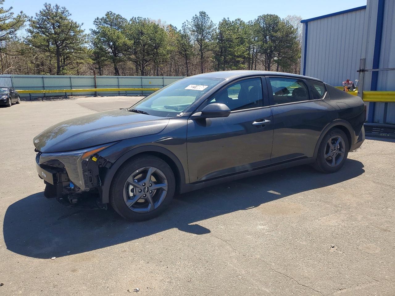 Salvage Kia K4 Image