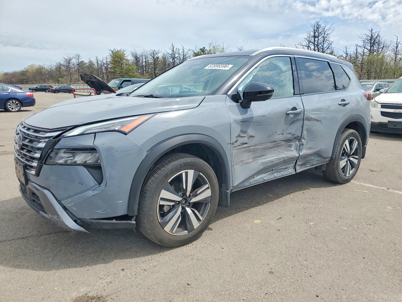 Salvage Nissan Rogue Image