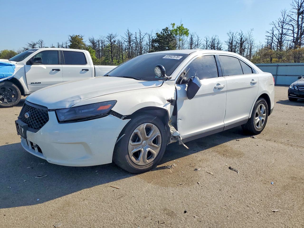 Salvage Ford Taurus Image