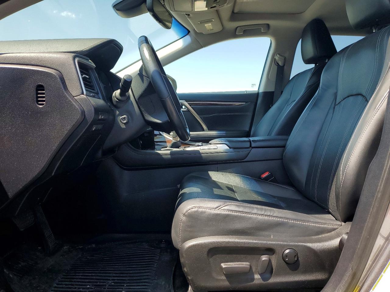 Lexus RX Base
