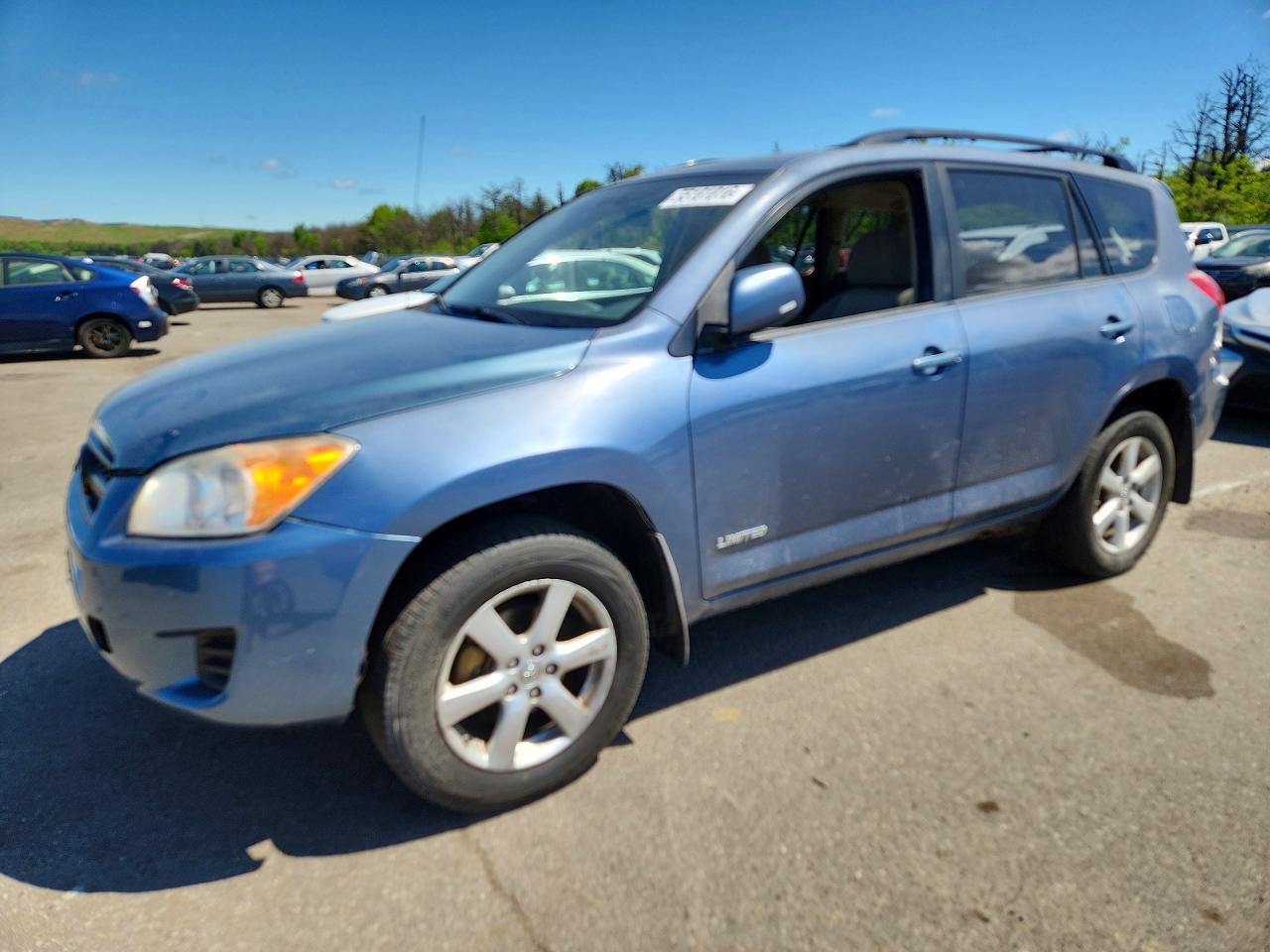 Salvage Toyota RAV4 Image