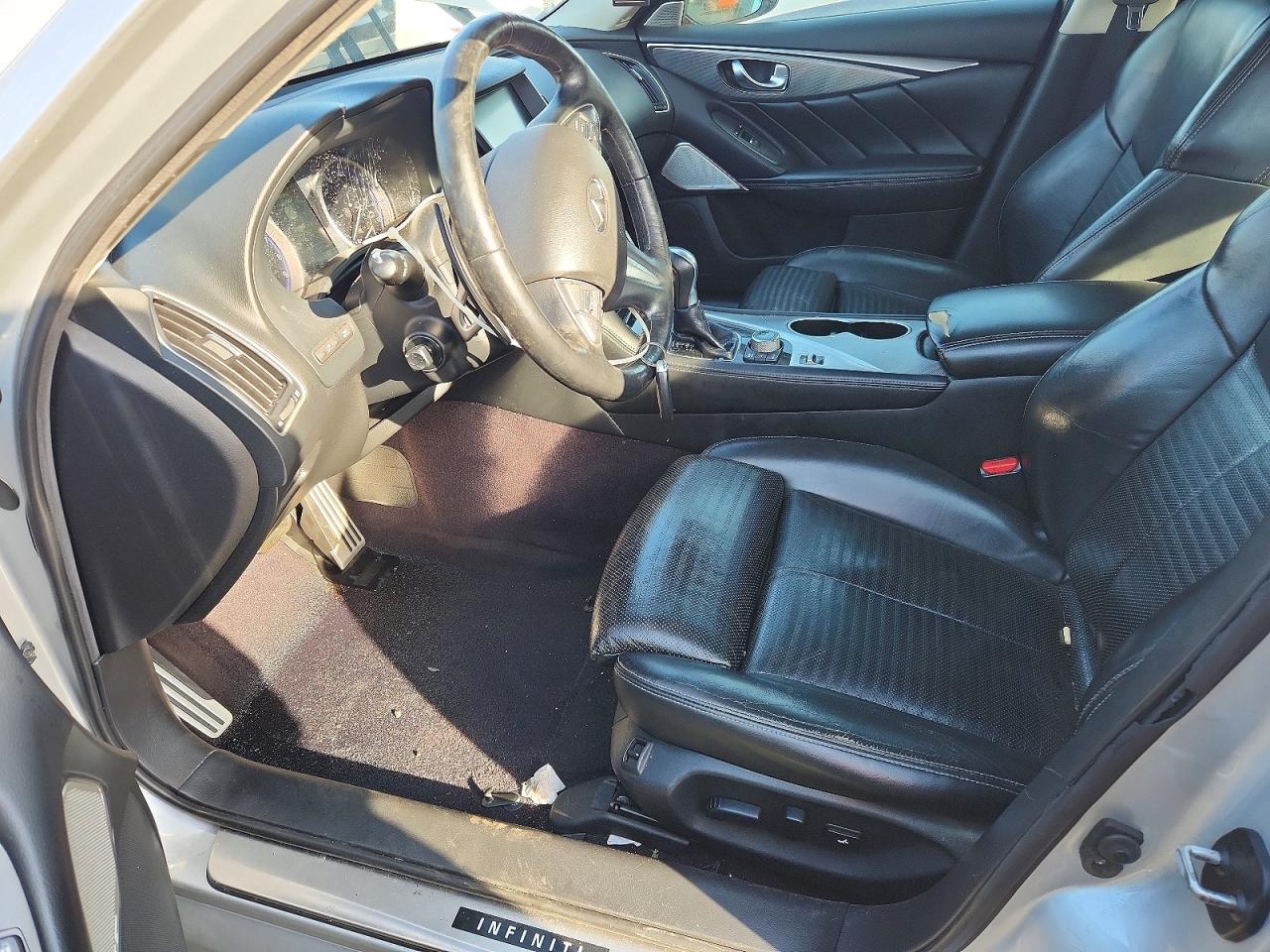 INFINITI Q50 Premium