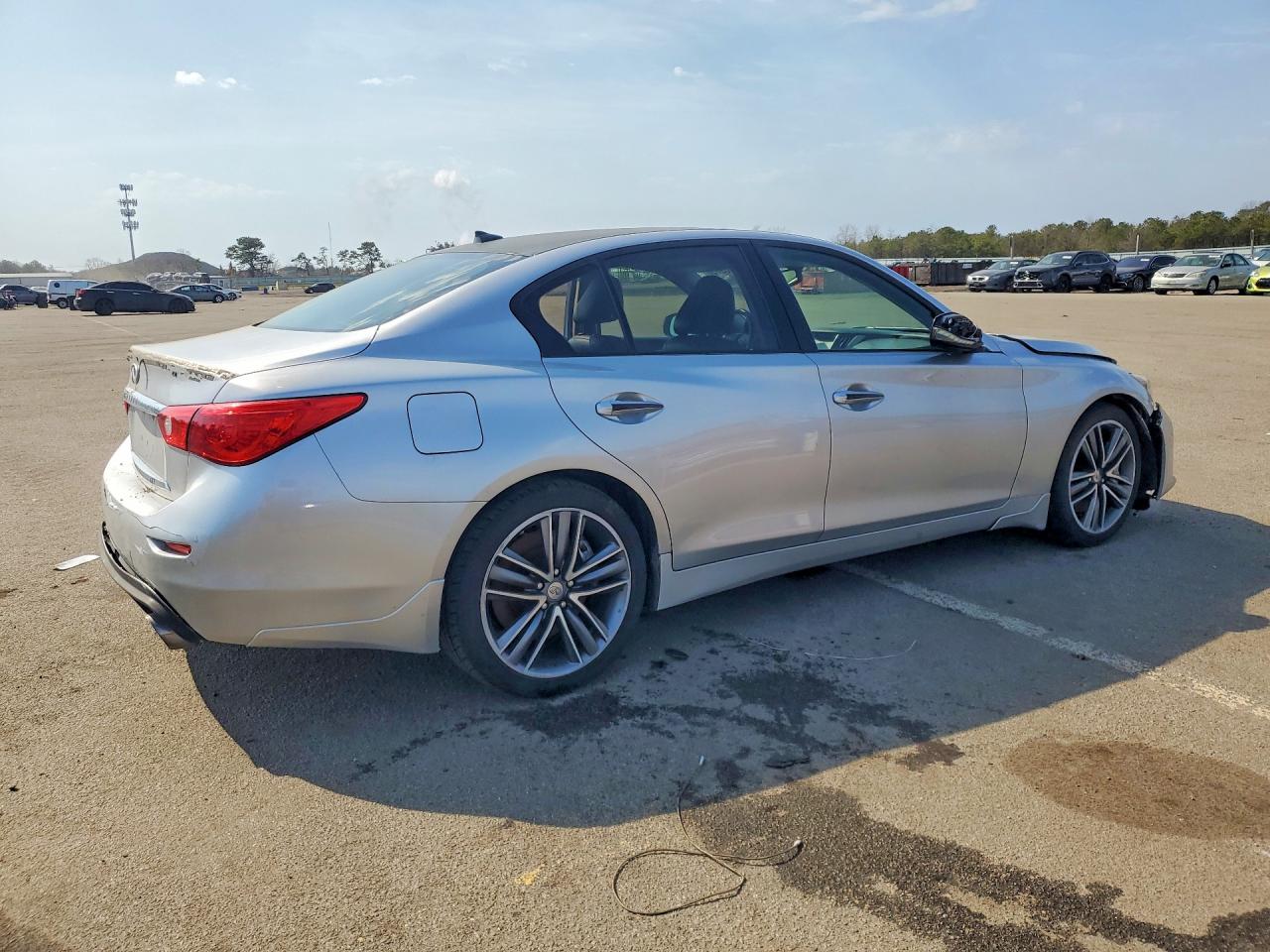 INFINITI Q50 Premium