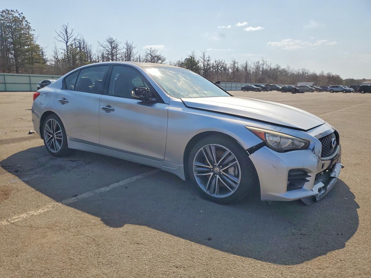 INFINITI Q50 Premium