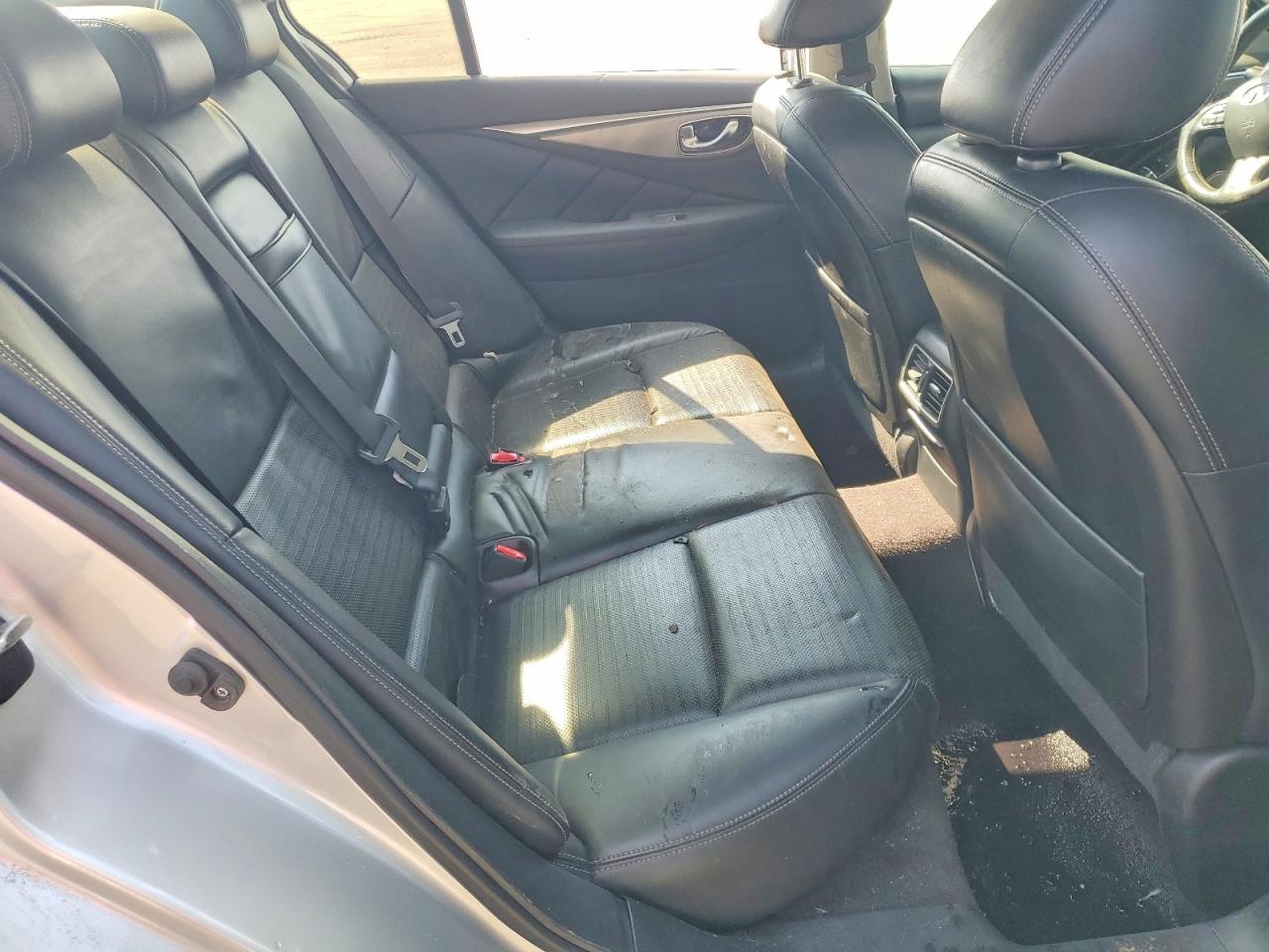 INFINITI Q50 Premium