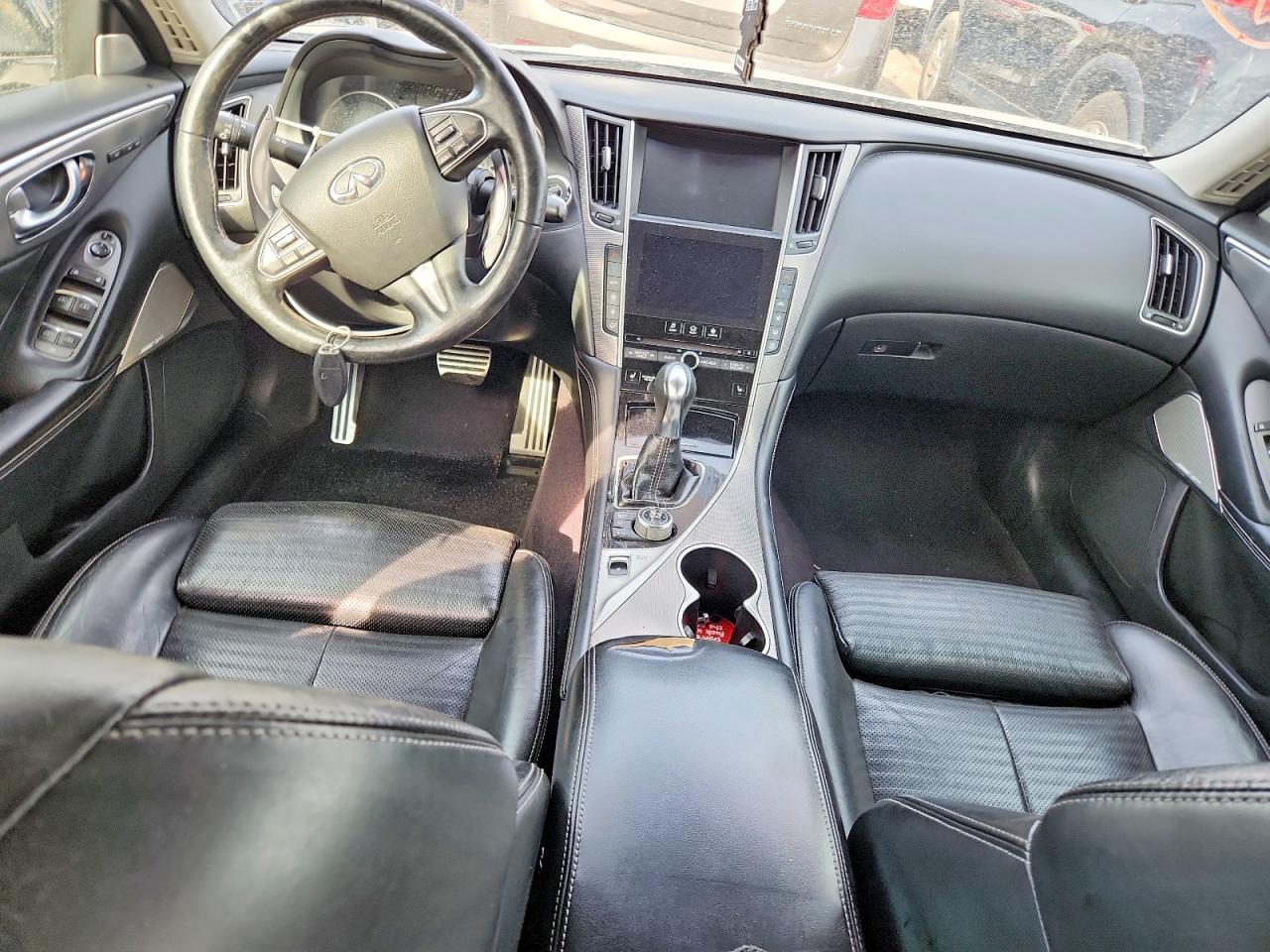 INFINITI Q50 Premium