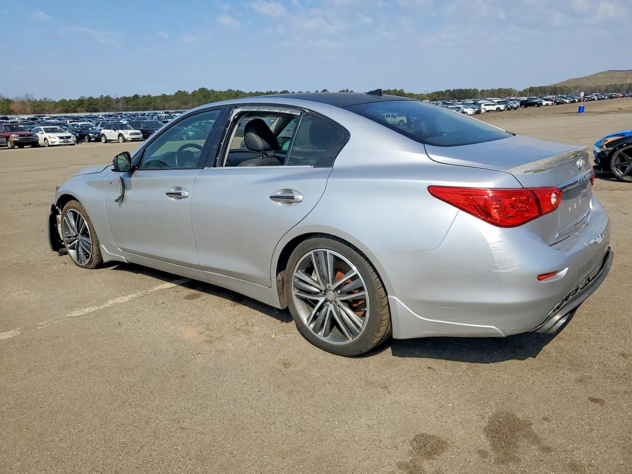 INFINITI Q50 Premium