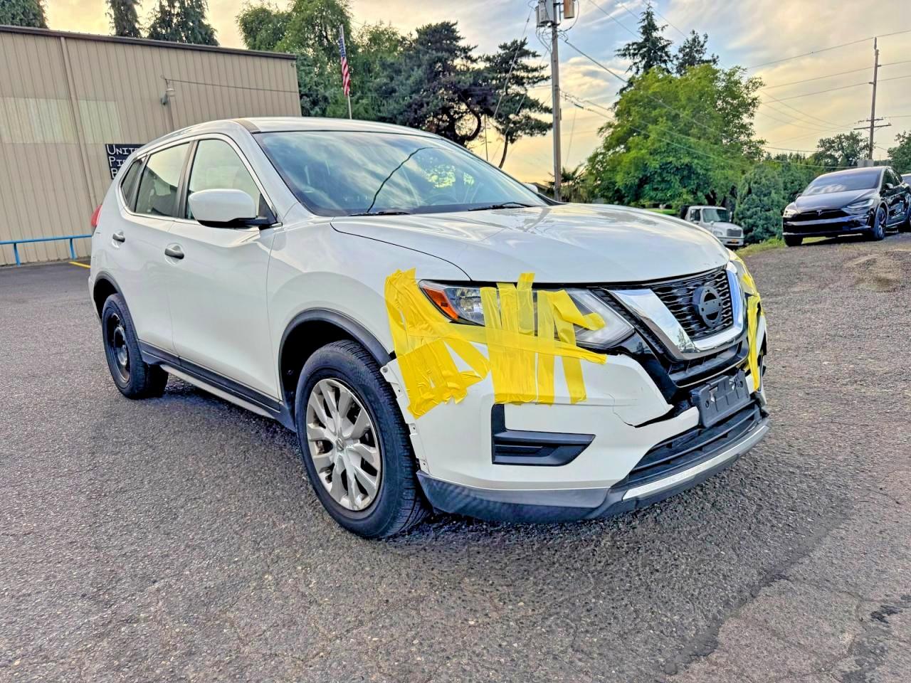 Salvage Nissan Rogue Image