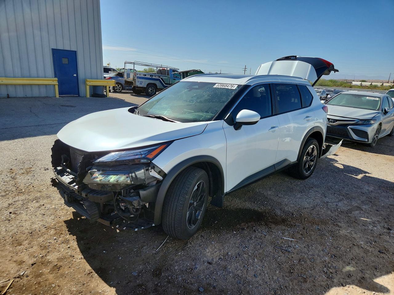 Salvage Nissan Rogue Image
