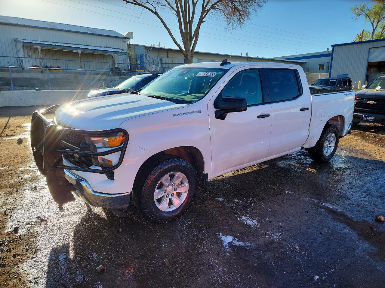 Salvage Chevrolet Silverado Image