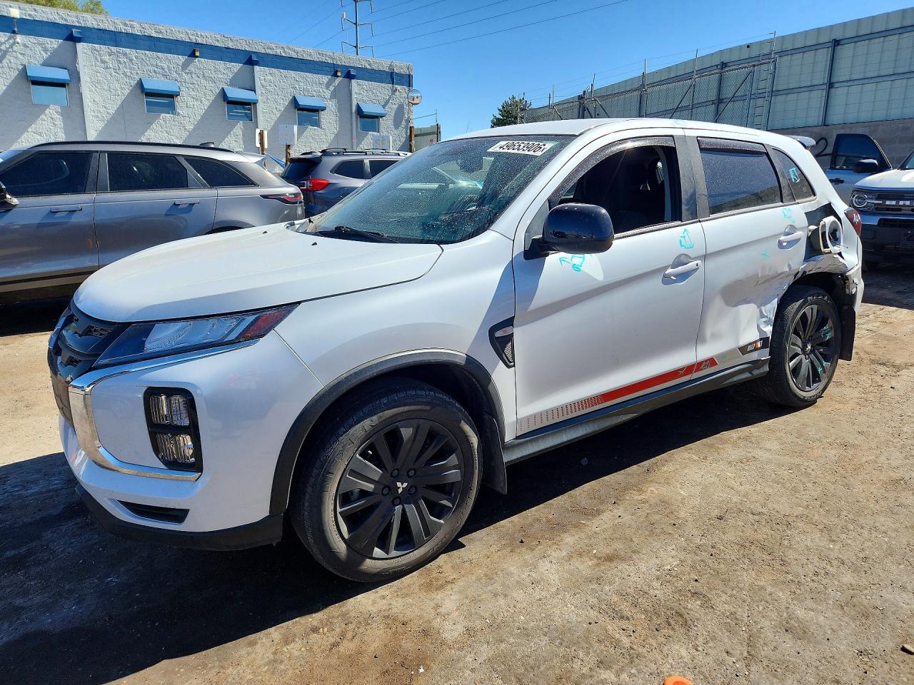 Salvage Mitsubishi Outlander Image