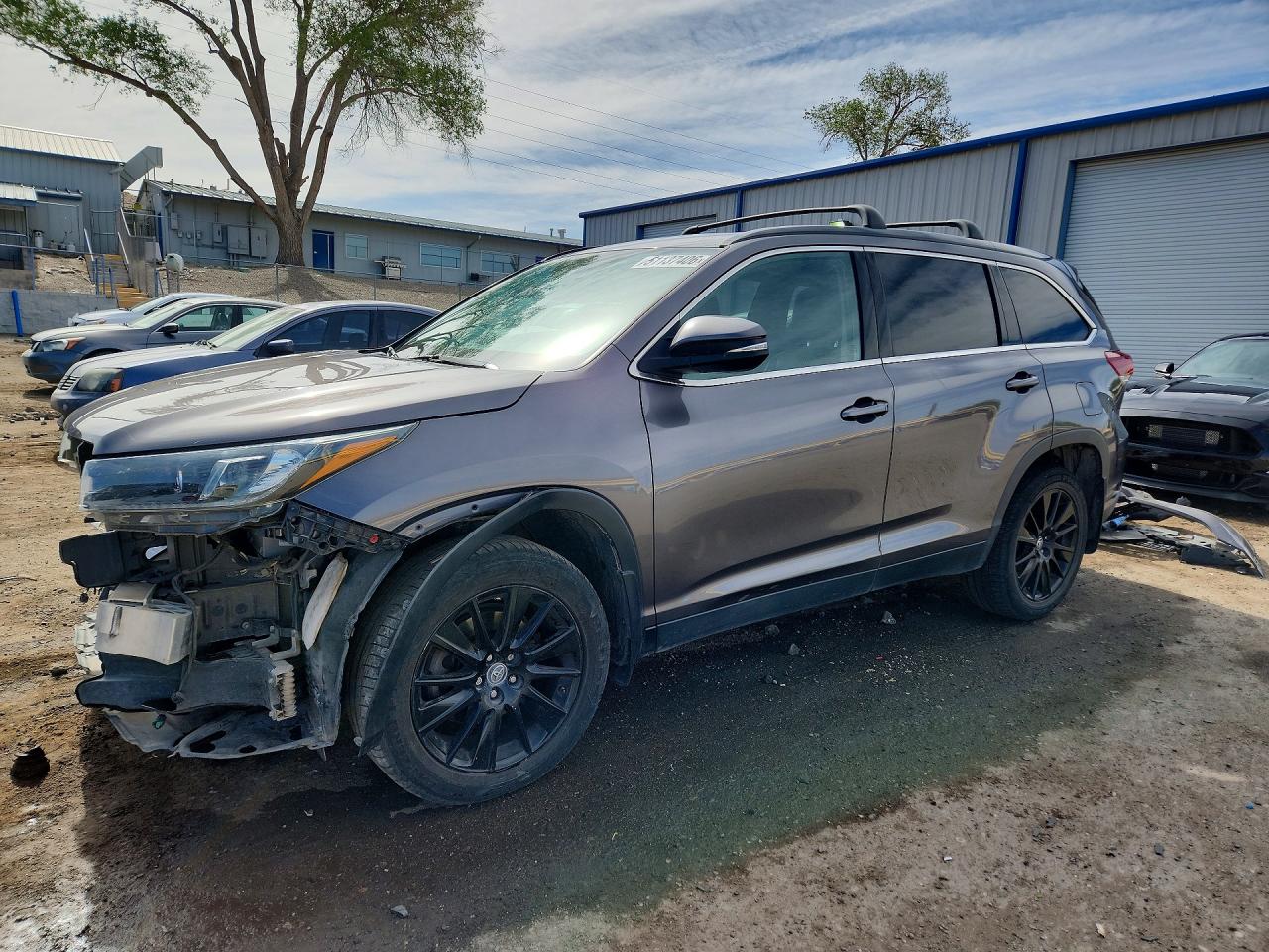 Salvage Toyota Highlander Image