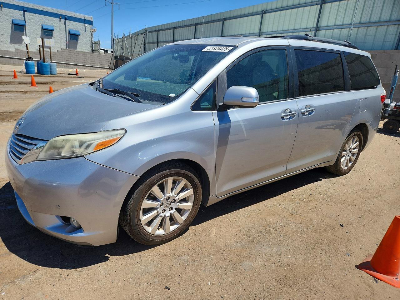 Salvage Toyota Sienna Image
