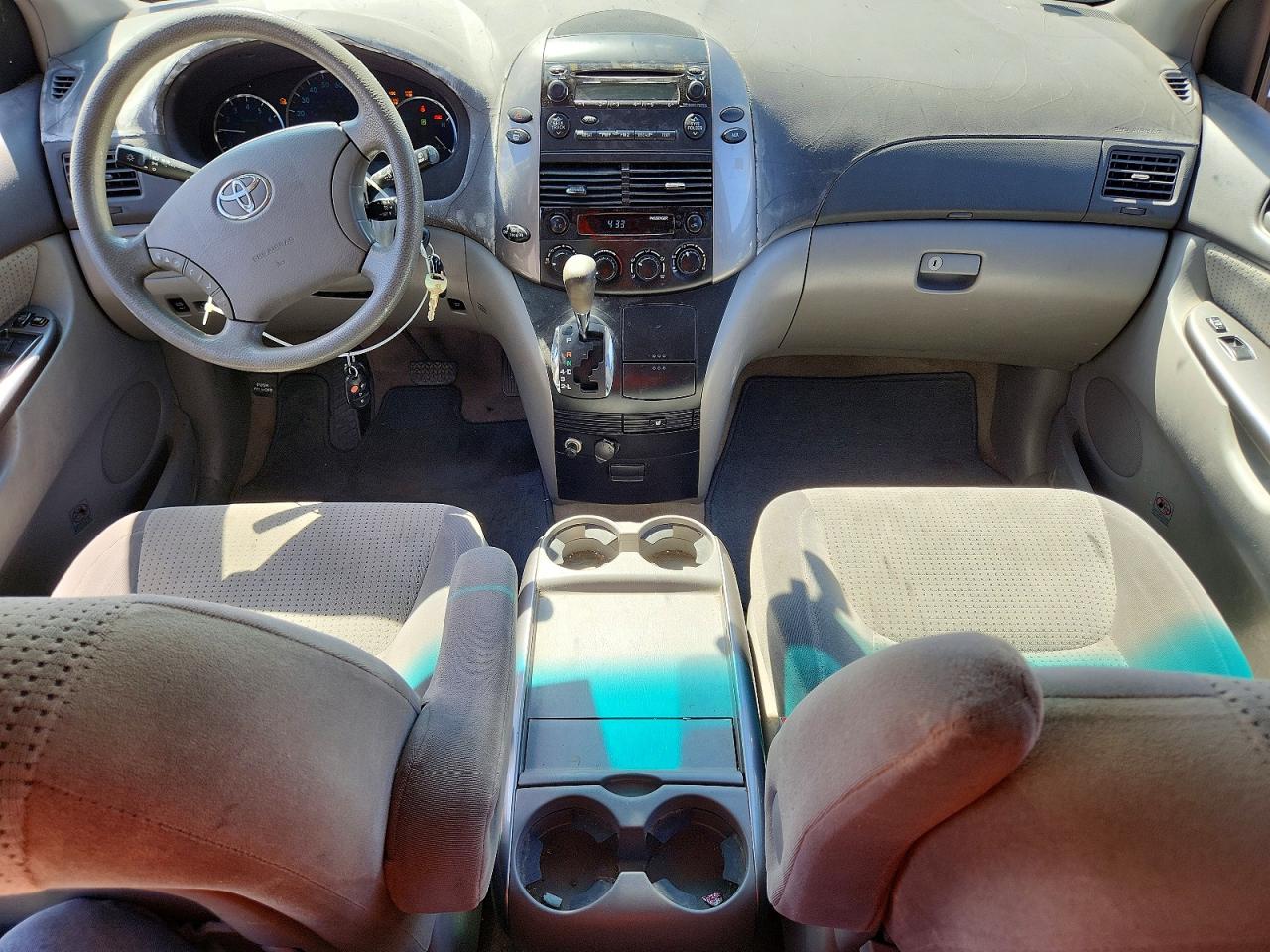 Toyota Sienna Le 8-passenger