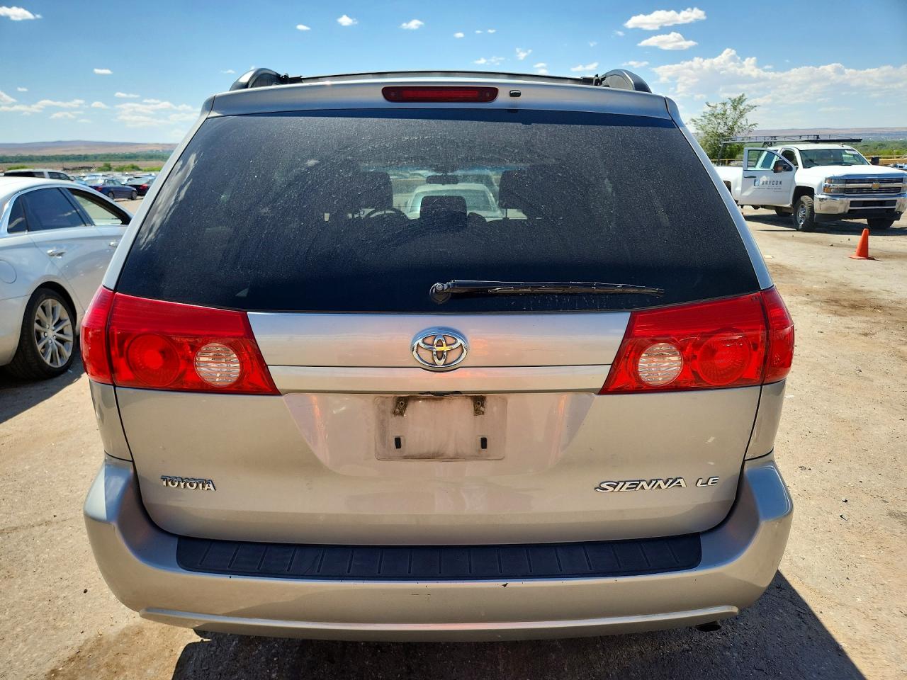 Toyota Sienna Le 8-passenger
