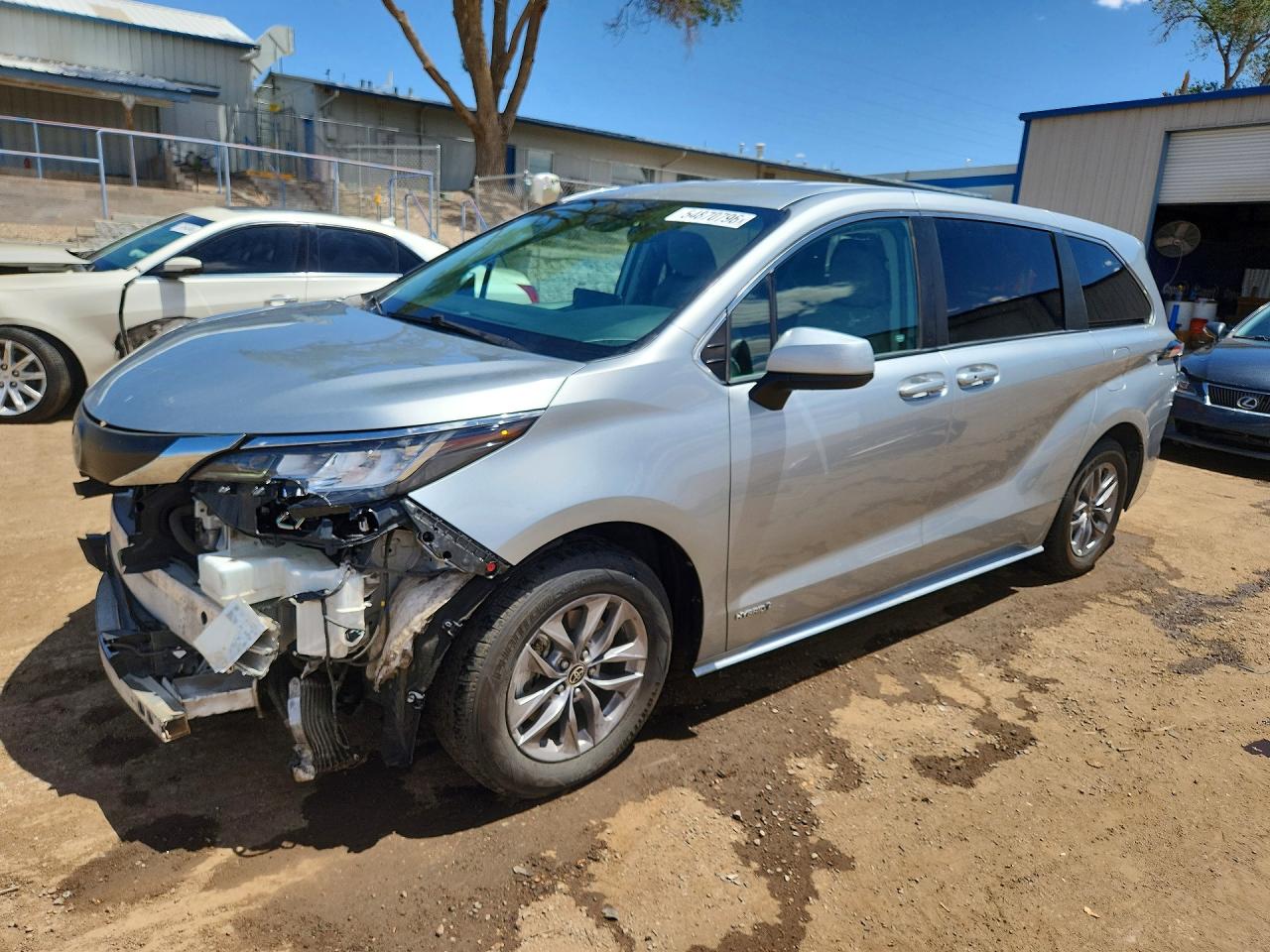 Salvage Toyota Sienna Image