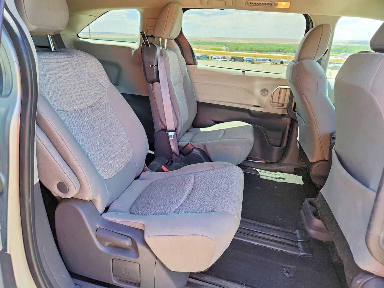 Toyota Sienna Le
