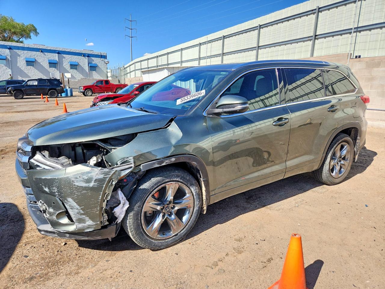 Salvage Toyota Highlander Image