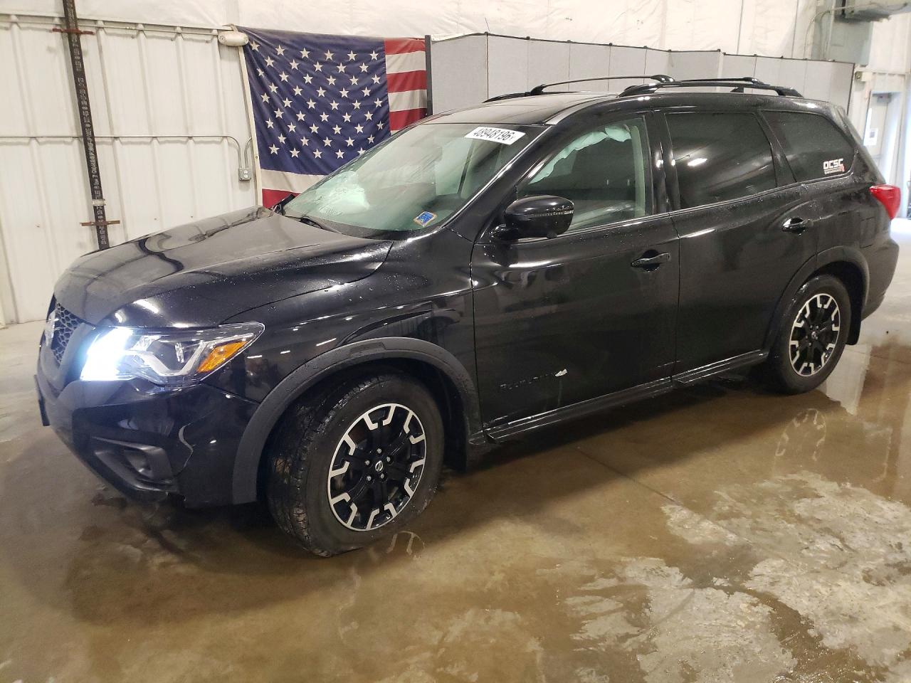 Salvage Nissan Pathfinder Image