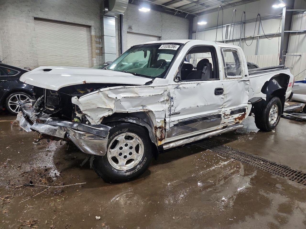 Salvage Chevrolet Silverado Image