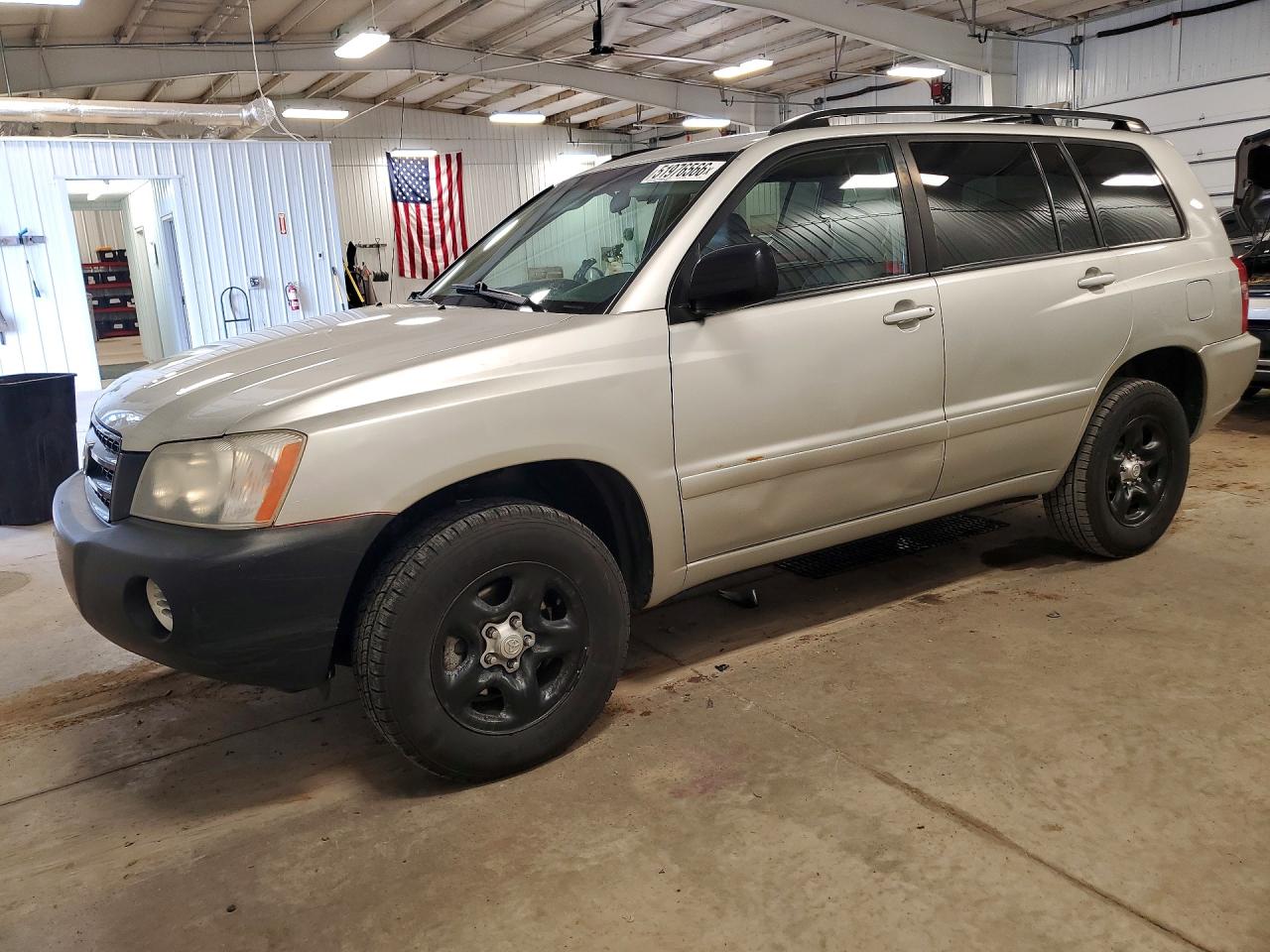 Salvage Toyota Highlander Image