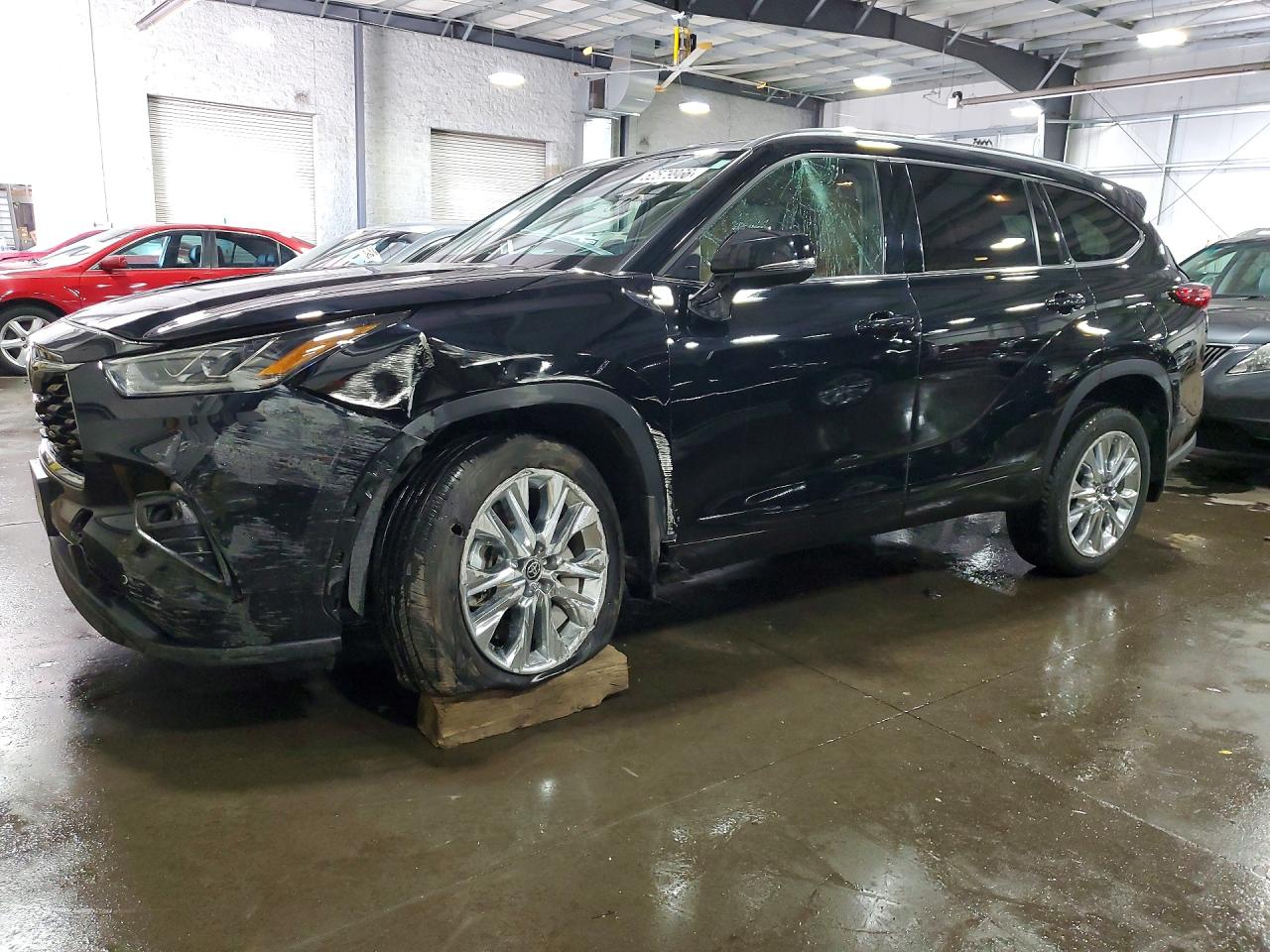 Salvage Toyota Highlander Image