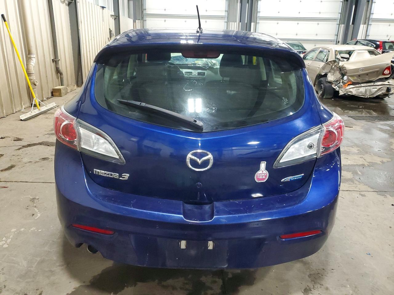 Mazda 3 I